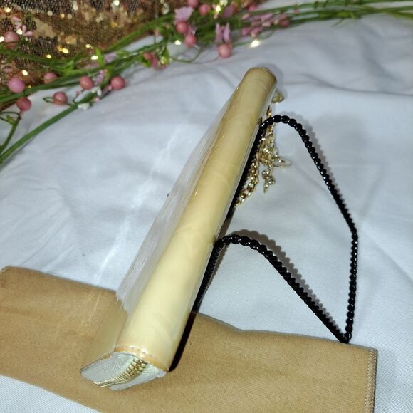 Authentic Louis Vuitton Vernis Sarah zipper wallet. Excellent condition. - Picture 12 of 14